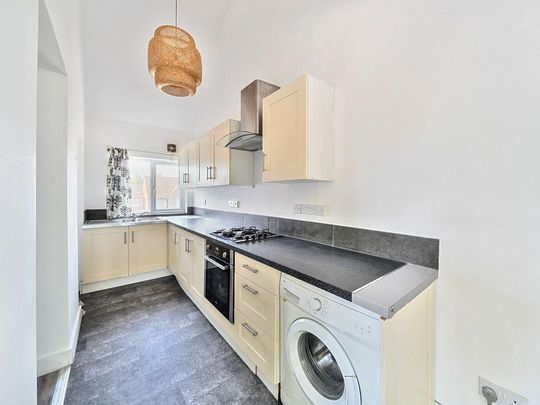 3 bedroom maisonette to rent - Photo 1