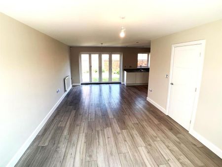 3 bedroom detached house to rent - Photo 3