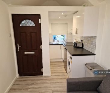 Studio to rent - Photo 6