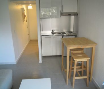 Location Appartement 1 pièce 18m² COURBEVOIE 92400 - Photo 3