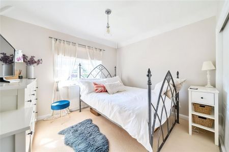 4 bedroom semi-detached house to rent - Photo 2