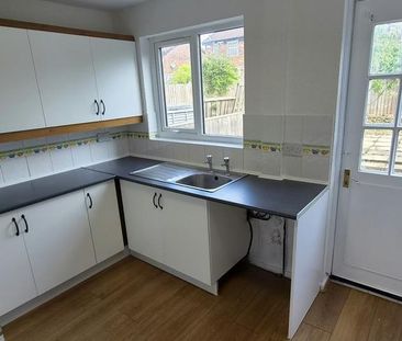 2 bedroom end of terrace house to rent - Photo 5