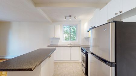 Minutes to Wellington and The Bayview LRT Station! - Photo 5