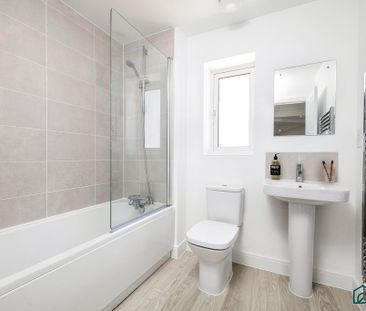 3 bedroom end of terrace house to rent - Photo 1