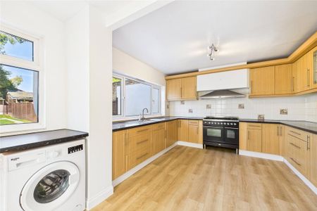 3 bedroom semi-detached house to rent - Photo 5