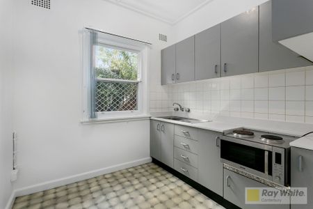 Peace and Quiet in a leafy Bardwell Park setting - Photo 2