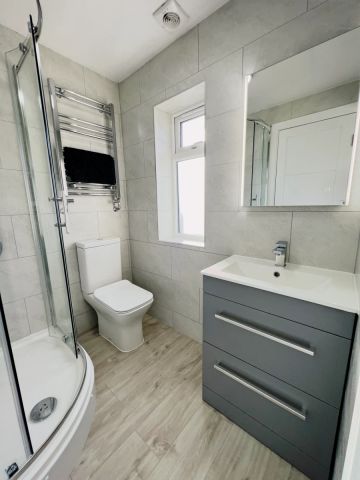 room 4 - Photo 5