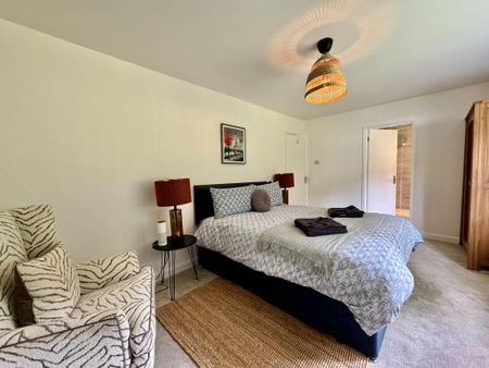 4 bedroom detached house to rent - Photo 4