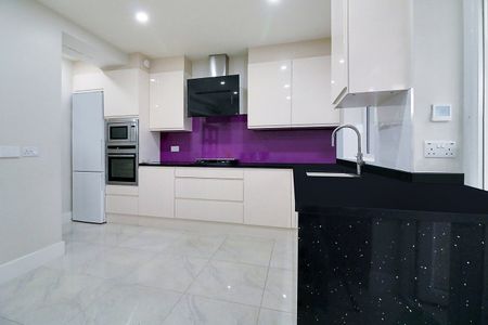 Gainsborough Gardens, Edgware, HA8 - Photo 4