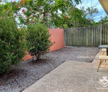 IMMACULATE VILLA IN LEAFY CARINDALE ESTATE - Photo 6