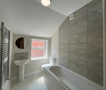 3 bedroom terraced house to rent - Photo 4