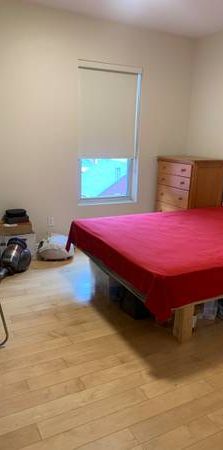 Downtown Toronto, College/Bathurst room+shared Bathroom 900/Month - Photo 1