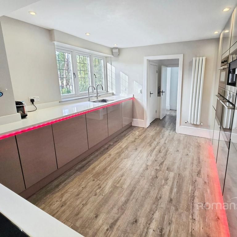4 bedroom semi-detached house to rent - Photo 1