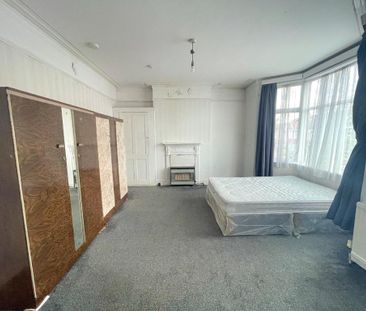 4 bedroom semi-detached house to rent - Photo 6