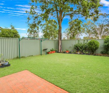 Spacious Three-Bedroom Townhouse in Quiet Complex - Walk to Station... - Photo 6