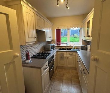 4 bedroom semi-detached house to rent - Photo 6