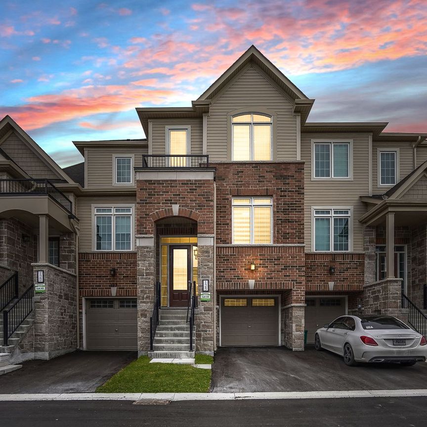 For Lease - 125 Lyall Stokes Circle, East Gwillimbury, Ontario - Photo 1