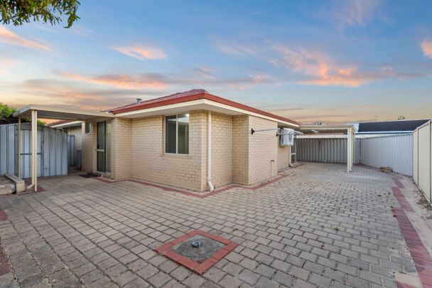 37A Admiralty Crescent, - Photo 1