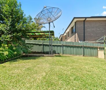 Spacious 2 Bedroom Granny Flat with Private Backyard - Photo 3