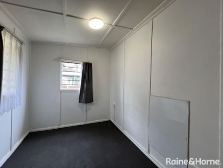 Family home in central and convenient location - Photo 2