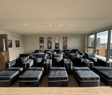 Victoria Road, Feltham - Photo 1