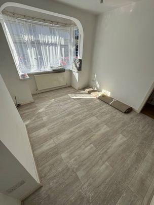 2 Bed Maisonette, Rothesay Avenue, SW20 - Photo 1