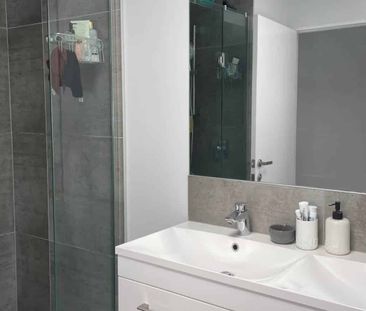 Beautiful, Light 3 Bedroom Home - Photo 5