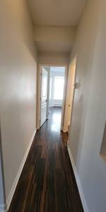 2 bed 2 bath +1 Den for rent - Photo 3