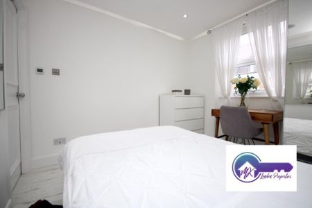 1 bedroom in a flat share to rent - Photo 4
