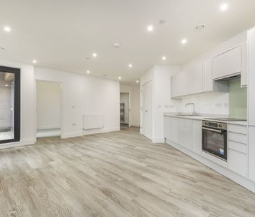 Flat to rent - Medway Street, Chatham, ME4 - Photo 1