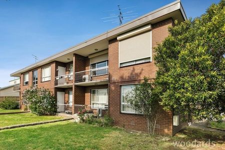 FIRST-FLOOR GEM IN HUNTINGDALE - Photo 5