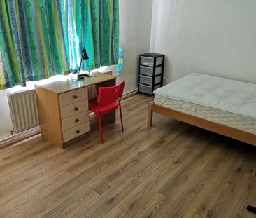 Room in a Shared Flat, Orlescote Road, CV4 - Photo 6