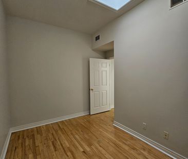 For Lease - 524 Yonge Street Unit# 204, Toronto, Ontario - Photo 2