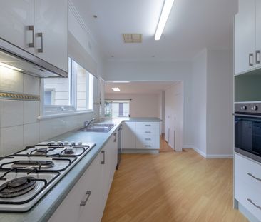 35 Voumard Street, Oakleigh South VIC 3167 - House For Rent | Domain - Photo 2