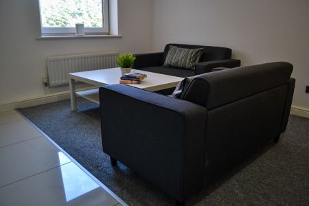 3 Bedroom Apartment - Photo 4