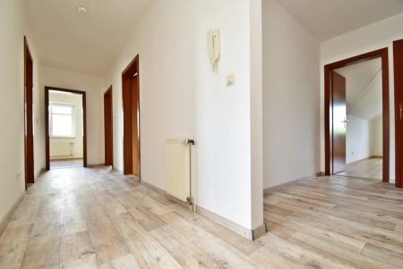 3,5-Zimmer-Dachgeschosswohnung mit Balkon - Photo 4