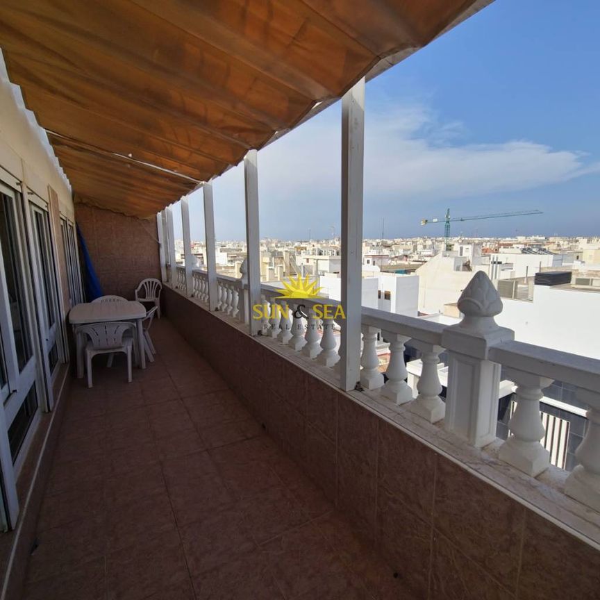 4 BEDROOM PENTHOUSE FOR RENT WITH SEA VIEWS IN THE CENTER OF TORREVIEJA - Photo 1