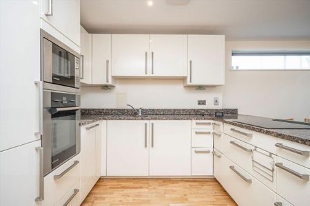 3 bedroom flat to rent - Photo 3