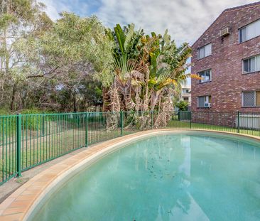 Modern 2 Bedroom Apartment in Labrador - Photo 3