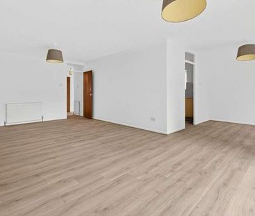 Merryfield Gardens, Stanmore, HA7 - Photo 2