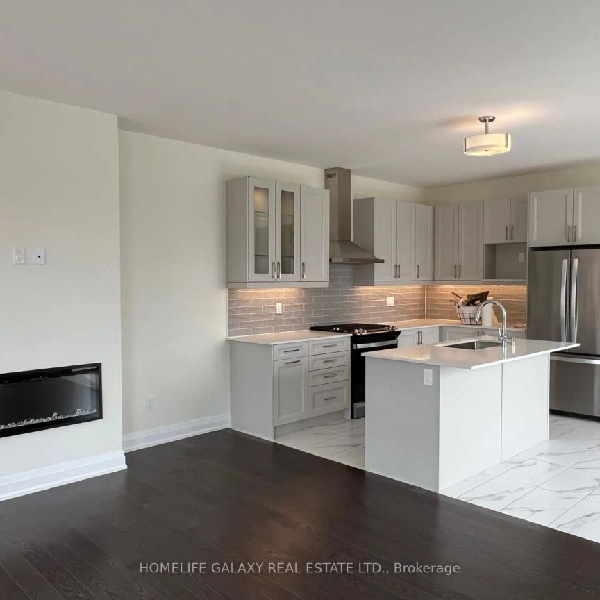 Condo Townhouse For Lease | E9231461 - Photo 1