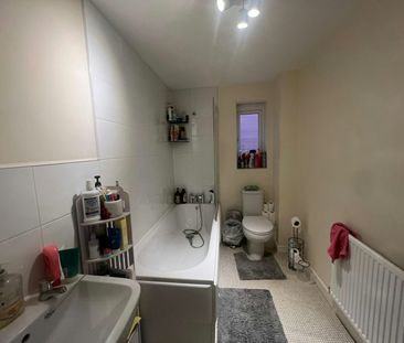 House share to rent on - Photo 6