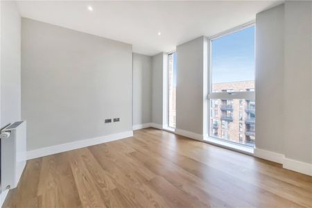 Excellent three-bedroom, two-bathroom flat within Wimbledon Grounds, this prestigious new development next to the AFC Wimbledon Stadium. The apartments all have generous balconies, lift access, secure bike storage and landscaped communal gardens. - Photo 4