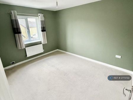 4 bedroom semi-detached house to rent - Photo 4