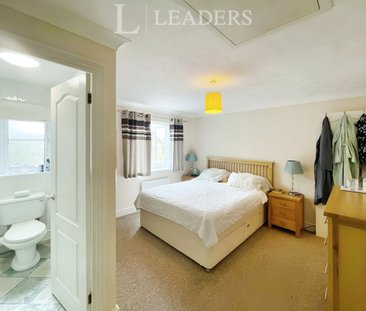 2 bedroom house to rent Tanbridge Park, Horsham, West Sussex, RH12 - Photo 3