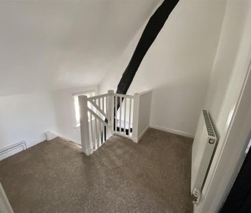 2 bedroom character property to rent - Photo 4