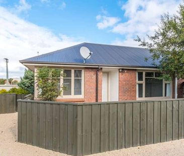 Sunny two bedroom home - Photo 5