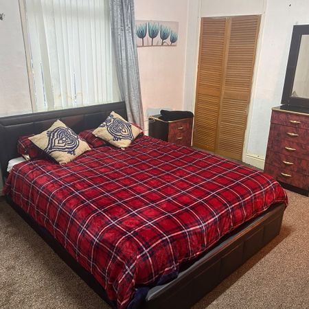 Room in a Shared House, Gill St, M9 - Photo 4