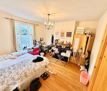 6 Bed Semi-Detached House, Carlisle Avenue, W3 - Photo 3