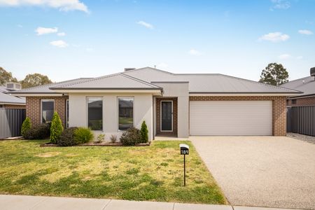 Family Home In Highly Desirable Thurgoona - Photo 4